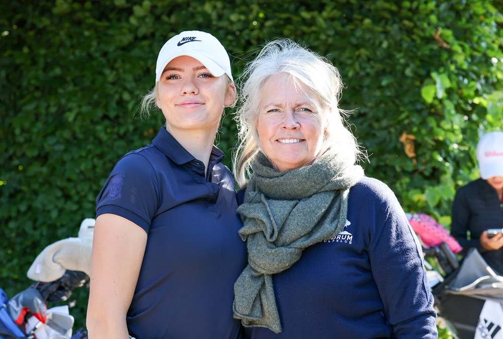 Svenske Edith Herzmann tog med Tuula Undall hjem hver dag under Smørum Ladies Open 2022, og alle fik en god oplevelse ud af det. (FOTO: FRANK UNDALL)